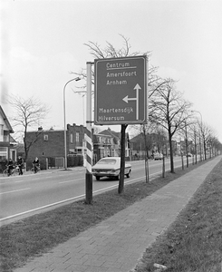 857487 Afbeelding van een wegwijzer langs de Amsterdamsestraatweg te Utrecht.